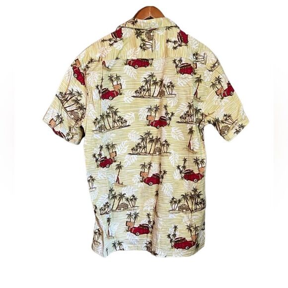 High‎ surf short sleeve button up top. Size large - Picture 11 of 11